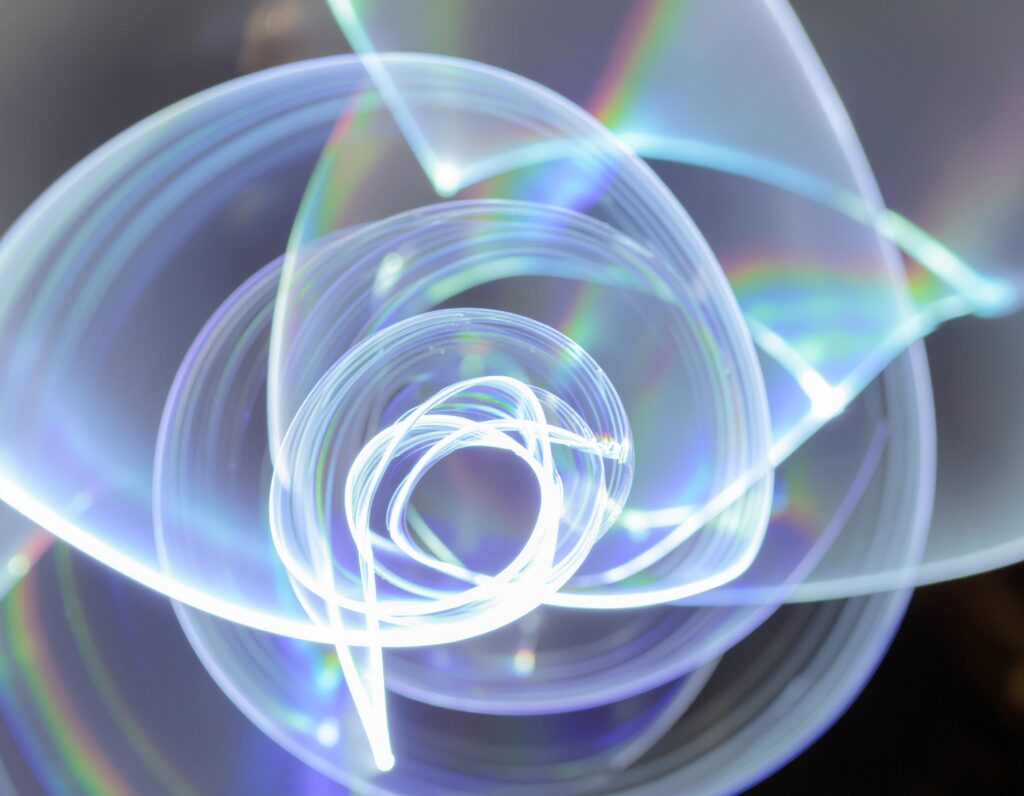 音楽の振動を形状化したイメージ。幻想的である