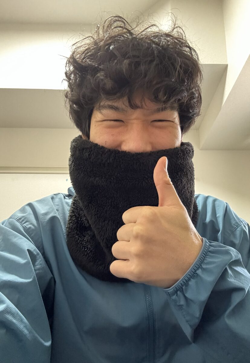 筆者(Tomoya)がちょい良いねを表現している様子。