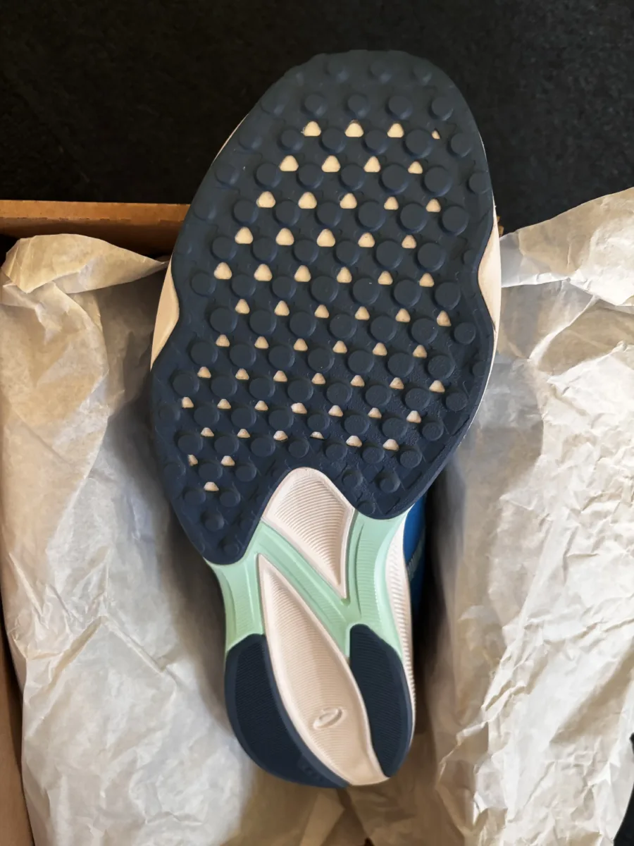 開けた後の大きな変化を実感した写真。グリップ部分に大きな変化があった様子に気づく。