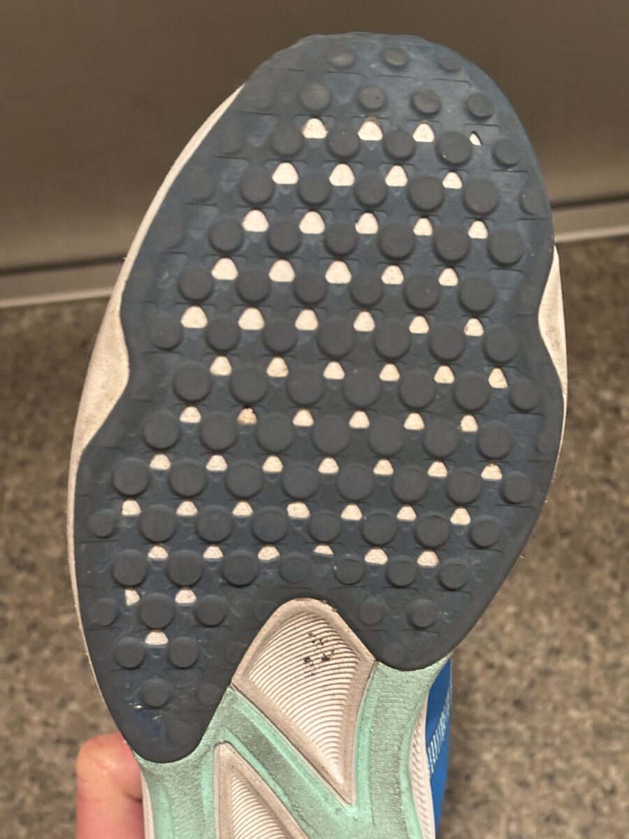2026/2/3時点でのランニングシューズの裏面現状。2か月間の使用にて。